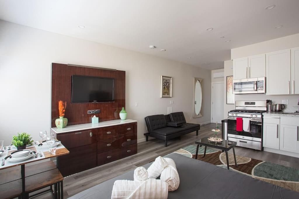 Lovely Studio W Full Kitchen In Heart Of San Diego Exterior photo